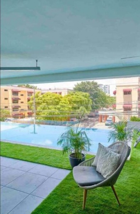 BEAUTIFUL APT, POOL,BIG TERRACE GYM WIFI, AC,CITY